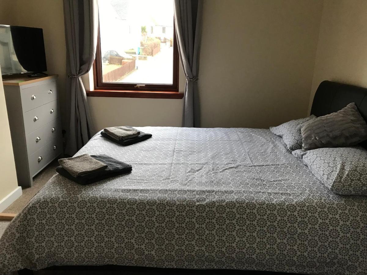 No 5 Newly Refurbished 4 Bedroom House Cononbridge Екстериор снимка
