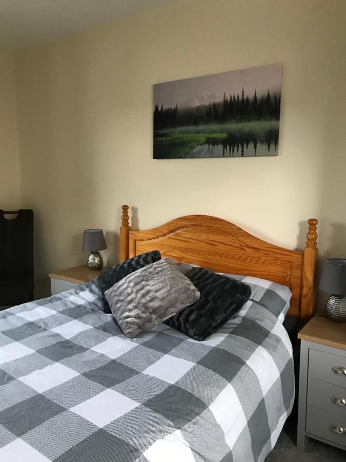 No 5 Newly Refurbished 4 Bedroom House Cononbridge Екстериор снимка